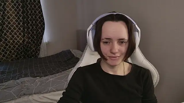 Luna Loveee online show from March 19, 2026, 4:12 am