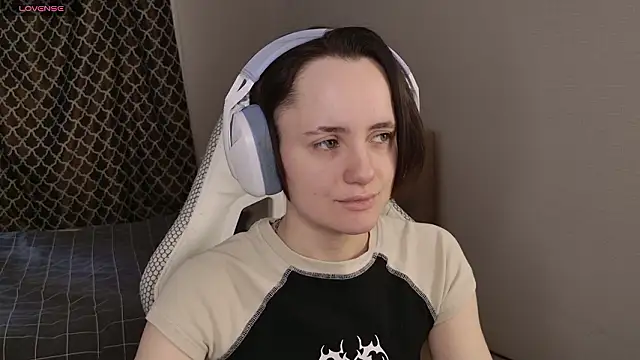 Luna Loveee online show from February 20, 2026, 4:53 am