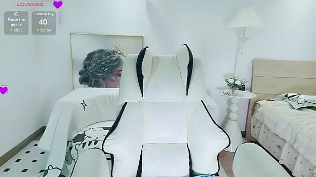 Dazzlebean online show from November 26, 2025, 9:37 pm