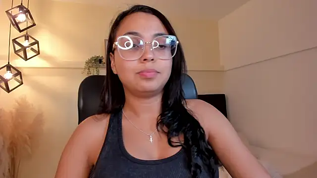 Lucia Brown  online show from June 25, 2026, 7:52 pm