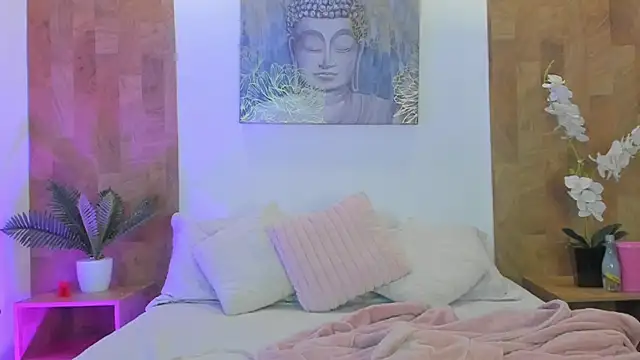 Lucia Brown  online show from April 23, 2026, 12:39 am