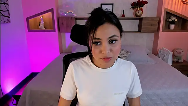 Lucia Brown  online show from March 8, 2025, 1:14 pm