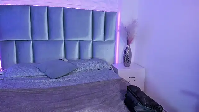 Selene bennet online show from September 11, 2025, 4:01 am