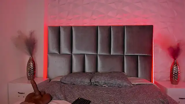 Selene bennet online show from October 15, 2025, 4:00 am