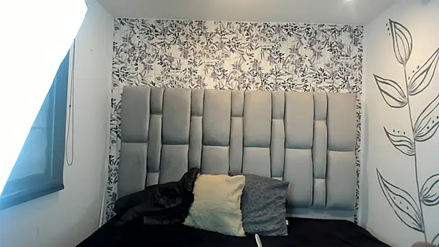 Natasha rose   online show from October 7, 2025, 7:37 pm