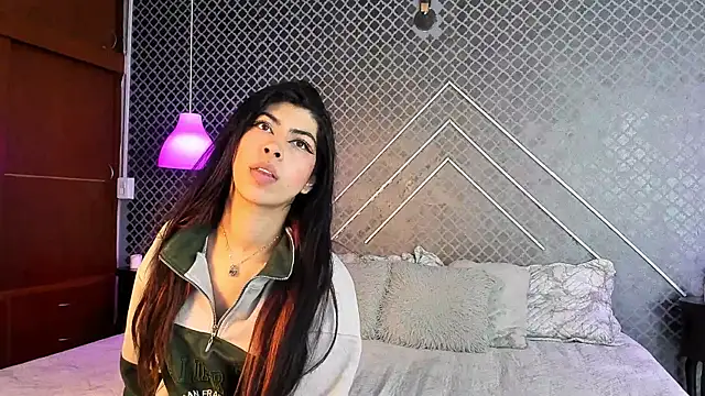 Snapshot of Cassie_bloom chatting on May 13, 2026, 3:35 am Cassie bloom online show from May 13, 2026, 3:35 am