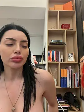 Mia Splash online show from May 19, 2026, 4:03 pm