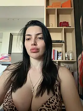 Mia Splash online show from May 6, 2026, 11:25 am