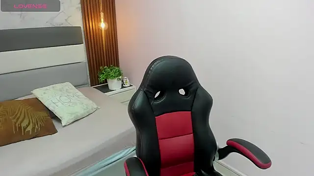 MEGANZARICK online show from November 5, 2025, 12:30 pm