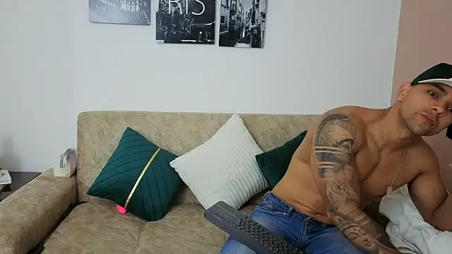 Snapshot of Bastiandelux chatting on October 7, 2025, 4:41 pm Bastiandelux online show from October 7, 2025, 4:41 pm