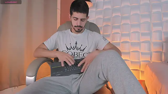 Snapshot of AlejandroStormm chatting on March 4, 2026, 10:50 pm AlejandroStormm online show from March 4, 2026, 10:50 pm