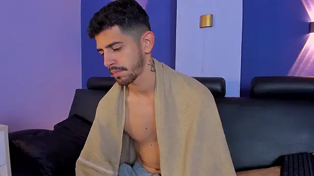 AlejandroStormm online show from October 7, 2025, 9:27 pm