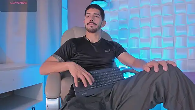 Snapshot of AlejandroStormm chatting on March 5, 2026, 11:10 pm AlejandroStormm online show from March 5, 2026, 11:10 pm