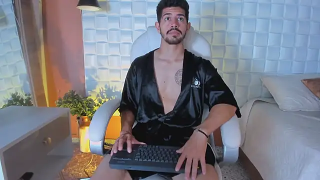 AlejandroStormm online show from March 18, 2025, 8:26 pm