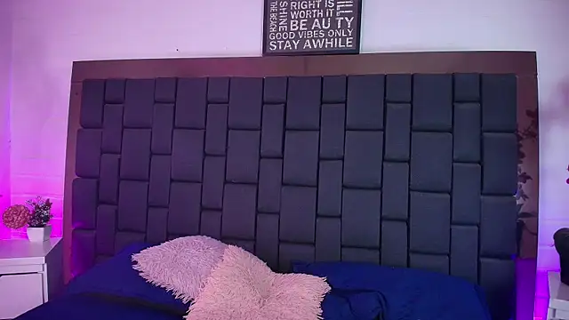 Lexi Howard  online show from October 1, 2025, 3:44 am