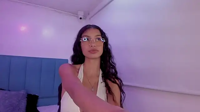 Anniie  Evans online show from October 2, 2025, 2:31 pm