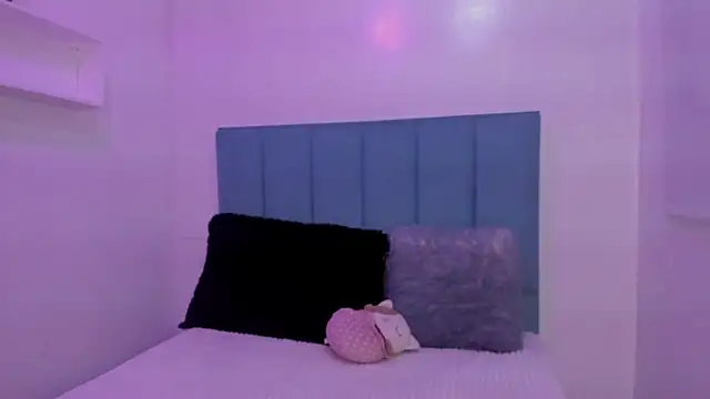 Anniie  Evans online show from September 27, 2025, 2:12 pm