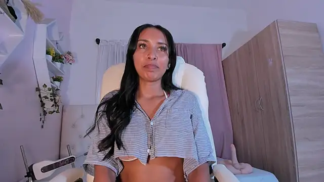 Emma lorense22 online show from October 23, 2025, 7:23 pm