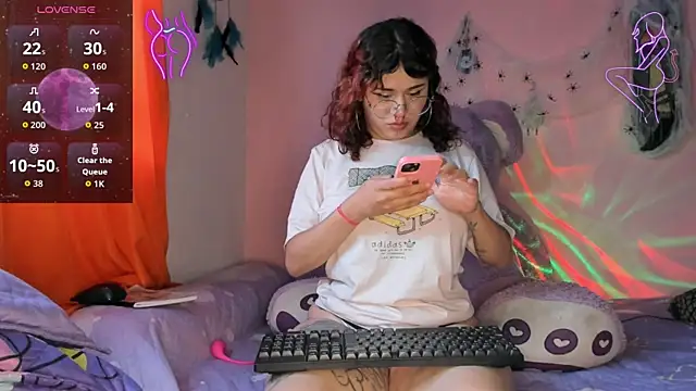 Maddy Jhonsson online show from October 27, 2025, 10:22 pm