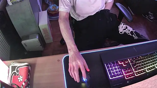 Snapshot of DerGeileLoveboy chatting on December 4, 2025, 2:43 am DerGeileLoveboy online show from December 4, 2025, 2:43 am