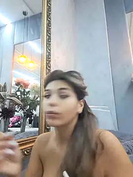 Bella Posh online show from October 19, 2025, 5:21 am