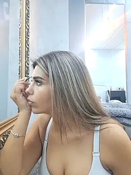 Bella Posh online show from October 10, 2025, 5:08 am