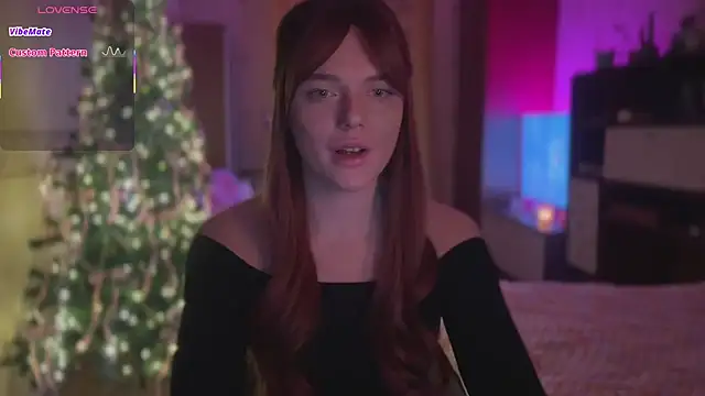 CherryRed Girl online show from December 22, 2025, 10:43 pm