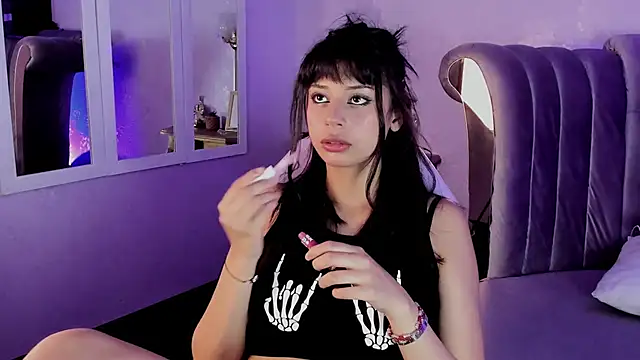 Seren Bleck online show from October 8, 2025, 2:35 am