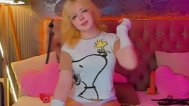 Snapshot of EmilyAngells chatting on April 21, 2026, 5:47 am EmilyAngells online show from April 21, 2026, 5:47 am