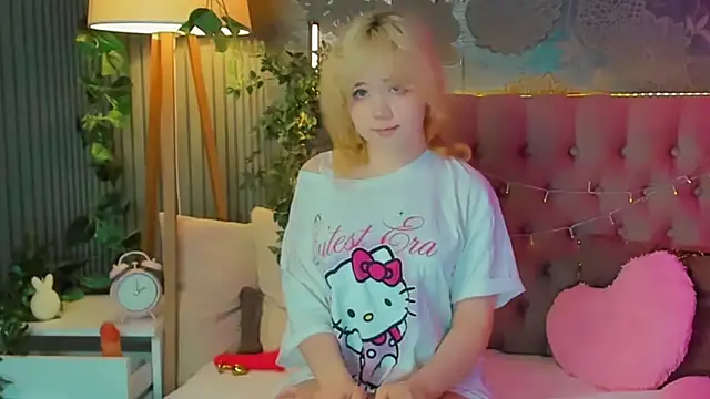 Snapshot of EmilyAngells chatting on April 6, 2026, 5:52 am EmilyAngells online show from April 6, 2026, 5:52 am
