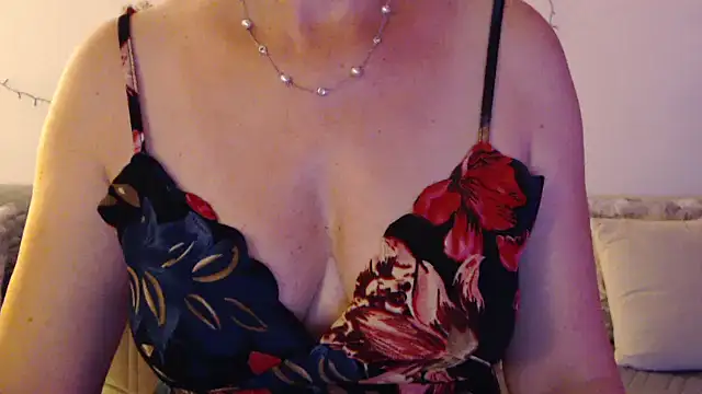 Snapshot of YourfantasyGiuly chatting on July 18, 2026, 4:48 pm YourfantasyGiuly online show from July 18, 2026, 4:48 pm