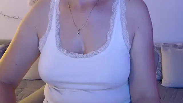 Snapshot of YourfantasyGiuly chatting on July 13, 2026, 12:59 pm YourfantasyGiuly online show from July 13, 2026, 12:59 pm