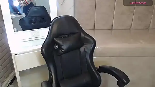 Isabella Collen v online show from March 6, 2026, 1:06 pm