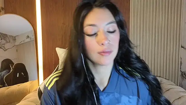 Snapshot of Isabella_Collen_v chatting on July 3, 2026, 1:06 pm Isabella Collen v online show from July 3, 2026, 1:06 pm