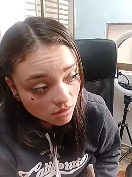 ChloeAllennn online show from May 19, 2026, 2:02 pm