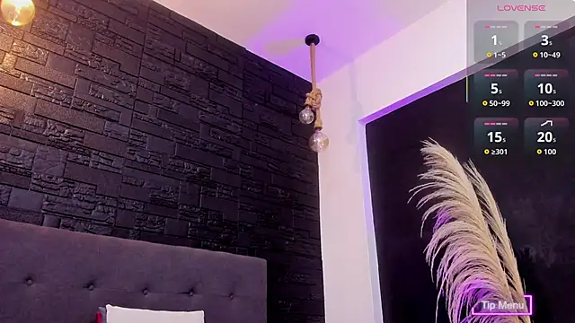 Maite Smith  online show from November 11, 2025, 5:24 am