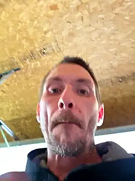 Snapshot of lambomusik chatting on April 11, 2026, 7:50 pm lambomusik online show from April 11, 2026, 7:50 pm