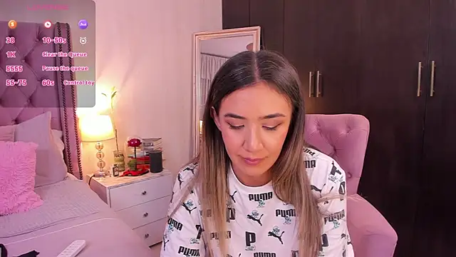 natashaleightt online show from September 14, 2025, 12:00 am