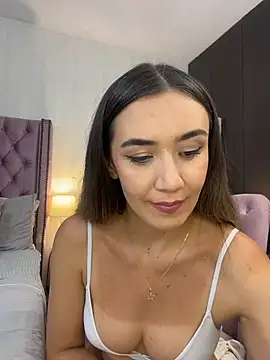 natashaleightt online show from September 12, 2025, 9:14 pm