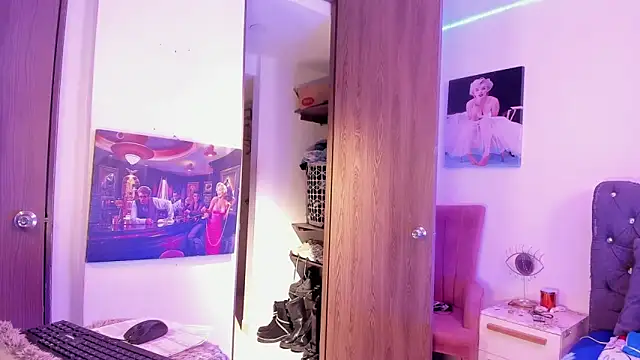 ScarletThompsonx online show from September 20, 2025, 10:48 pm