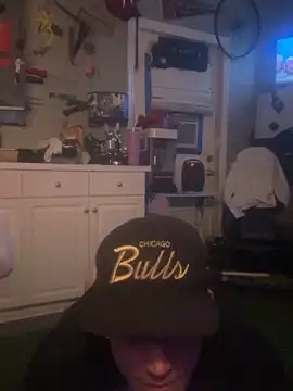 Polaroid White online show from December 15, 2025, 11:05 am