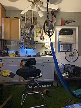 Polaroid White online show from November 21, 2025, 8:46 am