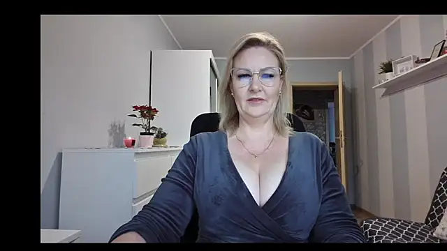 DianaLive online show from December 16, 2025, 7:23 am