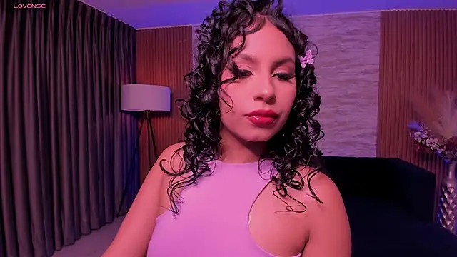 hannah thomson  online show from October 2, 2025, 3:21 am