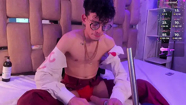 ValentinoMoreti online show from March 14, 2025, 5:05 am