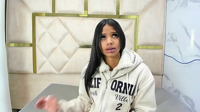 Snapshot of Kendall_6669 chatting on October 4, 2025, 1:34 pm Kendall 6669 online show from October 4, 2025, 1:34 pm