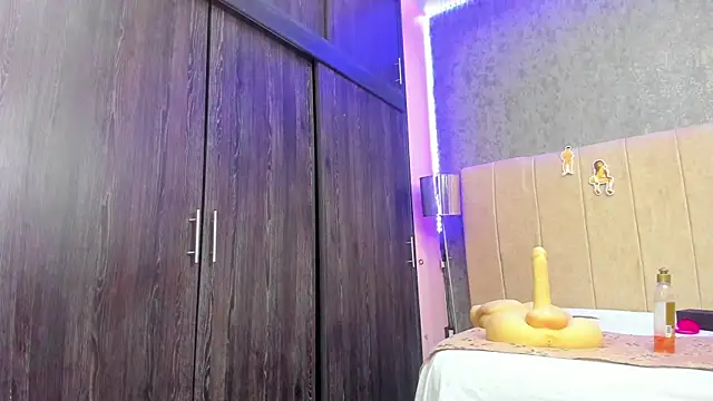 ava-am online show from November 12, 2025, 3:43 am