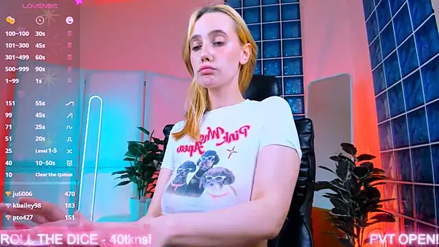 luna joy  online show from February 26, 2025, 5:10 pm