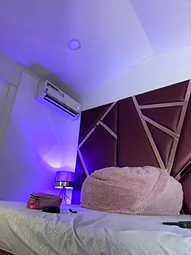 DanielaMedinaa online show from September 18, 2025, 8:01 pm