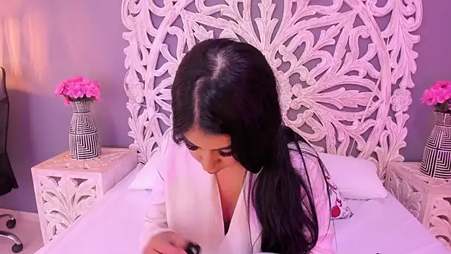 AnnieGibbyns online show from July 13, 2026, 8:52 pm